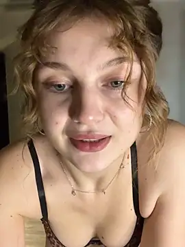 Snapshot of Emaline_Fane chatting on June 2026 06:43:01 PM Emaline Fane online show from June 2026 06:43:01 PM