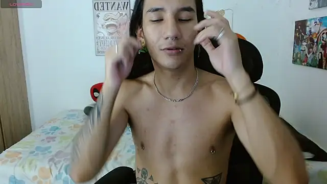 Snapshot of Max0n_ chatting on November 2025 04:45:01 AM Max0n online show from November 2025 04:45:01 AM