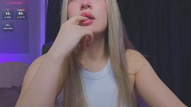 RoxyChill online show from November 2025 08:03:01 PM