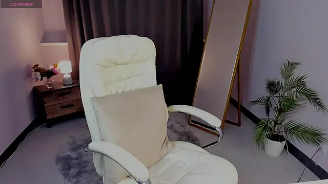 cute luucy online show from February 2026 04:11:01 AM