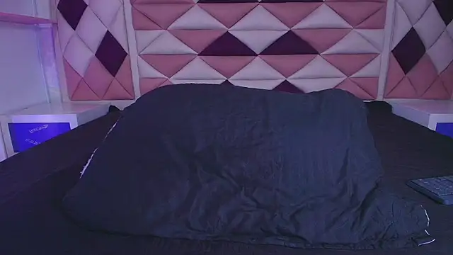 Snapshot of valecastro_ chatting on September 2025 07:16:01 PM valecastro  online show from September 2025 07:16:01 PM