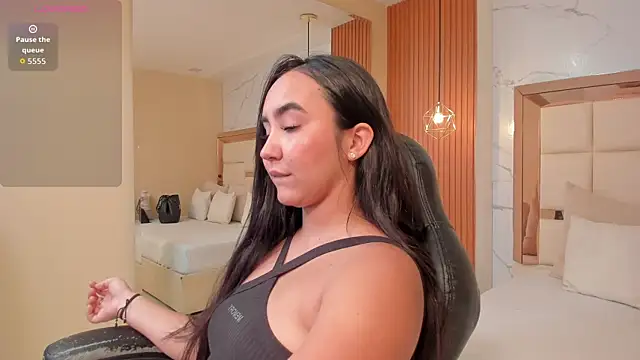 julieta rosee online show from June 2026 09:35:02 PM