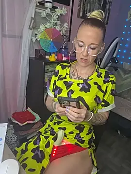 Snapshot of Purple2StayThnxx chatting on May 2026 06:31:02 PM Purple2StayThnxx online show from May 2026 06:31:02 PM