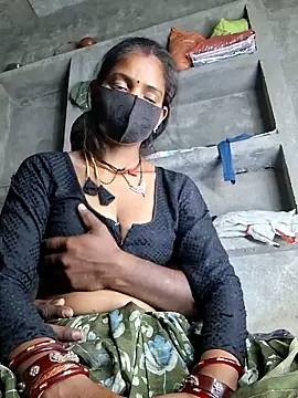 Snapshot of RAYI_Queen_3 chatting on March 2026 10:32:01 PM RAYI Queen 3 online show from March 2026 10:32:01 PM