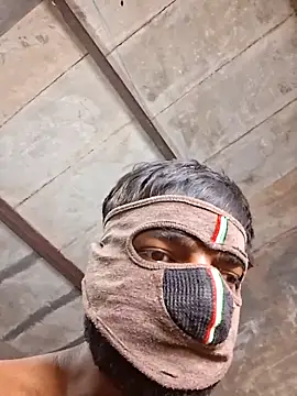 Snapshot of RAYI_Queen_3 chatting on April 2026 09:02:01 PM RAYI Queen 3 online show from April 2026 09:02:01 PM