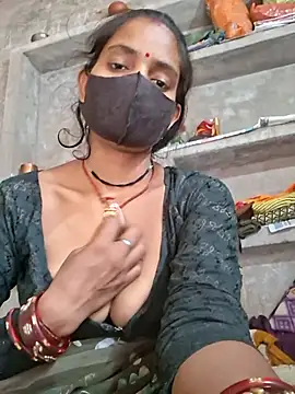 Snapshot of RAYI_Queen_3 chatting on April 2026 05:29:02 AM RAYI Queen 3 online show from April 2026 05:29:02 AM