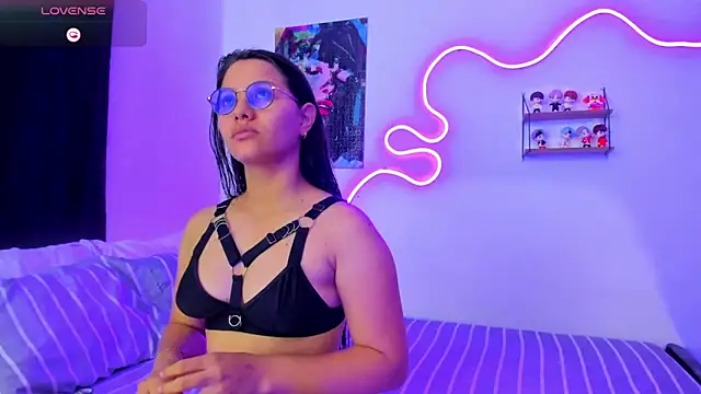 Dilan and Mia online show from November 2025 10:48:02 PM