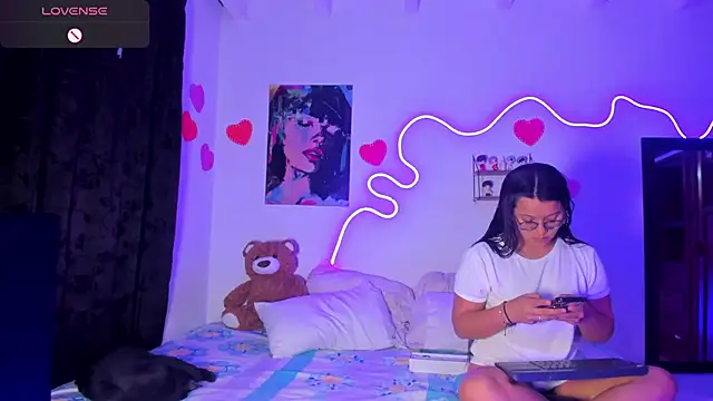 Dilan and Mia online show from April 2026 06:16:02 PM