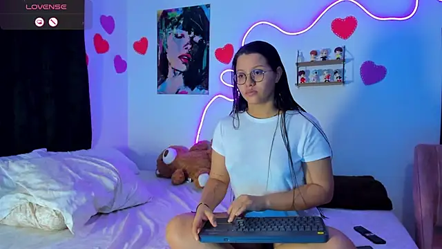 Dilan and Mia online show from April 2026 12:04:01 AM