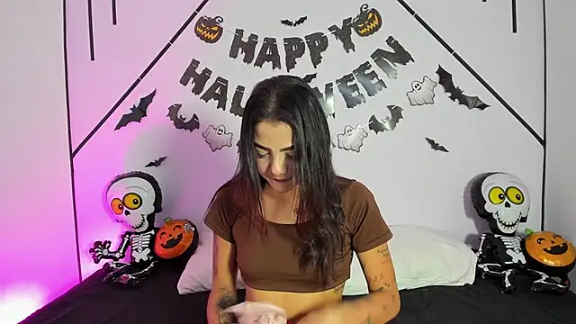 MiahCornell  online show from November 2025 07:05:02 PM