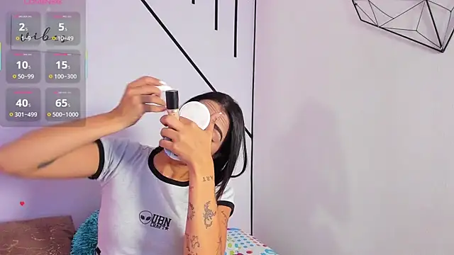 MiahCornell  online show from December 2025 07:22:01 PM