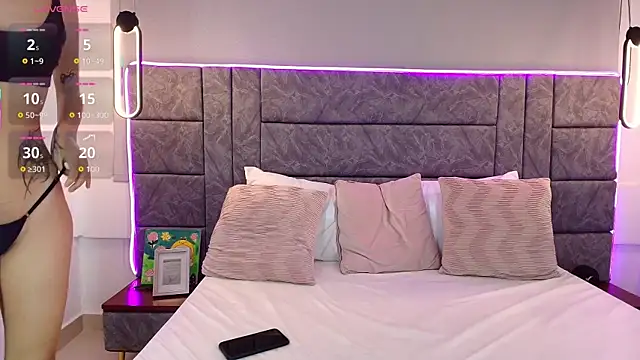 abril  lee   online show from October 2025 07:33:02 PM