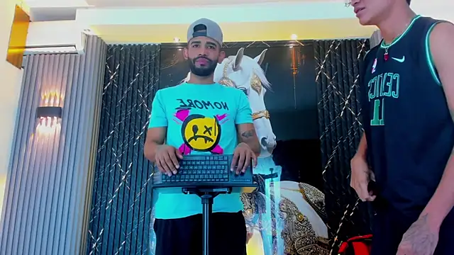 Snapshot of Dominic_Max_ chatting on November 2025 04:12:02 AM Dominic Max online show from November 2025 04:12:02 AM