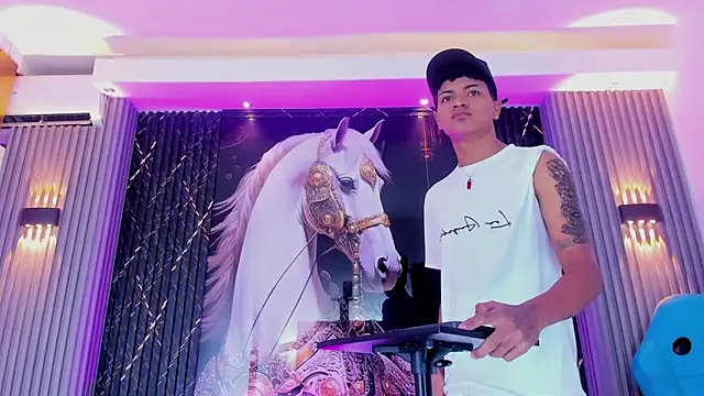 Snapshot of Dominic_Max_ chatting on November 2025 05:17:01 AM Dominic Max online show from November 2025 05:17:01 AM