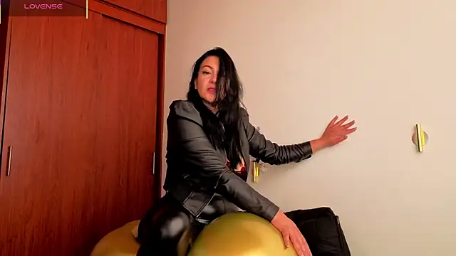 karla valk1 online show from April 2026 02:31:01 PM