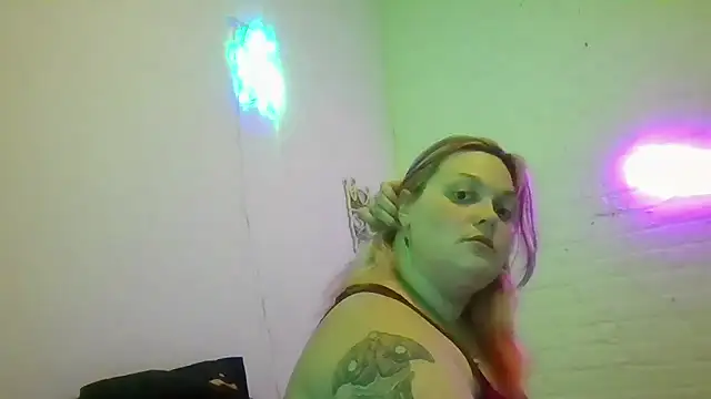Snapshot of Jynxthefoxyfuck chatting on December 2025 03:01:02 AM Jynxthefoxyfuck online show from December 2025 03:01:02 AM