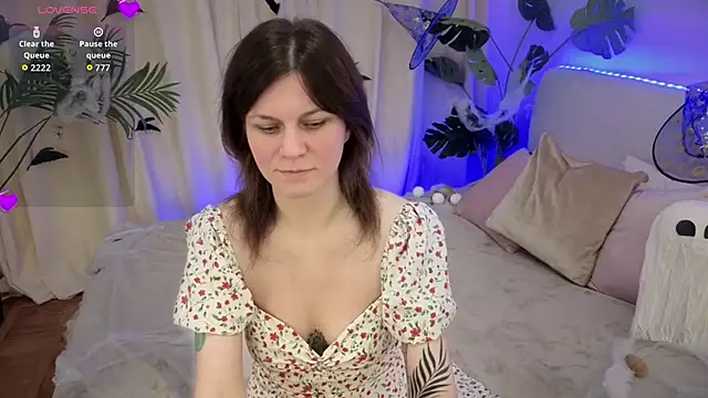 Snapshot of TinaMelt chatting on October 2025 06:52:02 PM TinaMelt online show from October 2025 06:52:02 PM