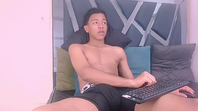 Rocco Grey online show from October 2025 07:48:02 PM