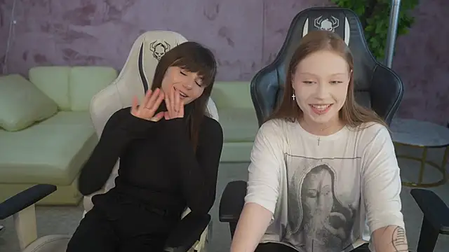 Esmie Smile online show from November 2025 03:36:01 PM