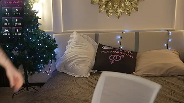 Esmie Smile online show from January 2026 12:26:01 AM