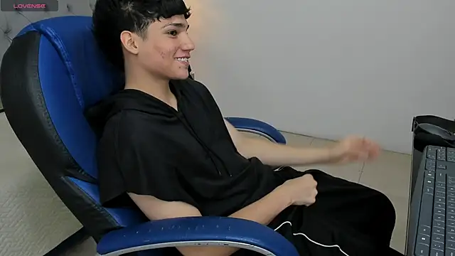 Snapshot of SamBlack_ chatting on April 2026 12:31:01 PM SamBlack online show from April 2026 12:31:01 PM