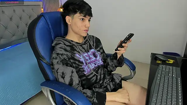 Snapshot of SamBlack_ chatting on May 2026 01:16:02 PM SamBlack online show from May 2026 01:16:02 PM