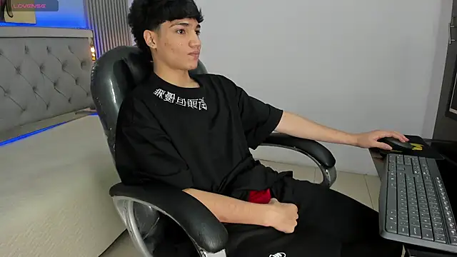 Snapshot of SamBlack_ chatting on May 2026 12:45:02 PM SamBlack online show from May 2026 12:45:02 PM