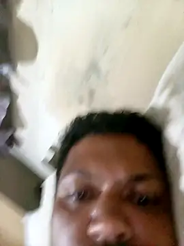 Snapshot of Lunna2025 chatting on April 2026 12:19:01 AM Lunna2025 online show from April 2026 12:19:01 AM