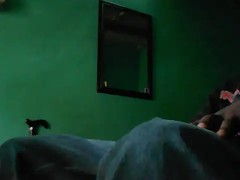 Snapshot of Dhuzu_Jovis chatting on October 2025 12:11:01 PM Dhuzu Jovis online show from October 2025 12:11:01 PM