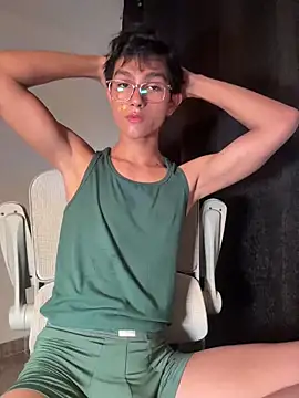 Snapshot of Angel_bunny2 chatting on November 2025 05:06:01 AM Angel bunny2 online show from November 2025 05:06:01 AM