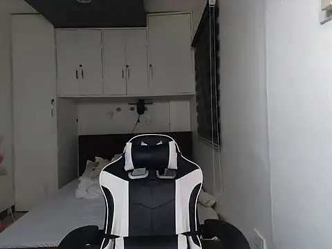 eattmebabyy online show from March 2026 11:23:01 AM