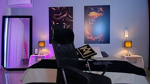 ChristopherBlack  online show from September 2025 01:24:02 PM