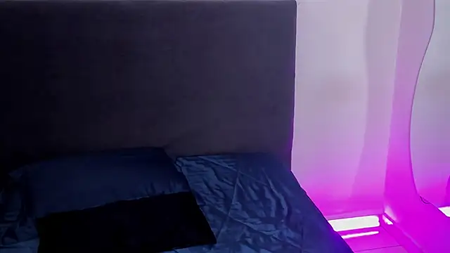 saramikaelson online show from December 2025 08:16:02 PM