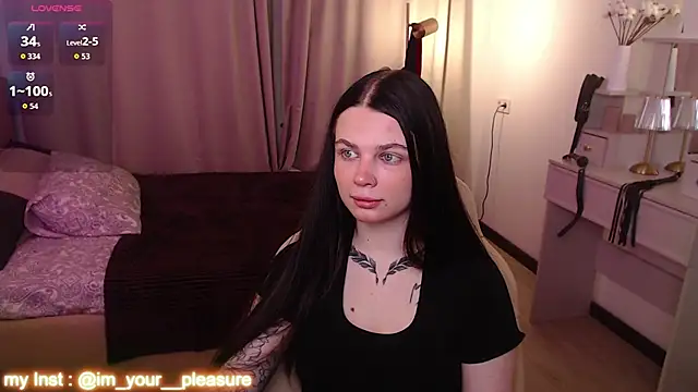 Michela Fruet online show from November 2025 01:05:01 AM