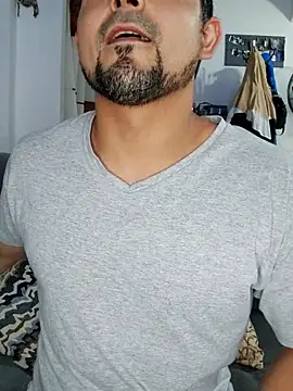 Bradd 32 online show from November 2025 05:33:01 AM