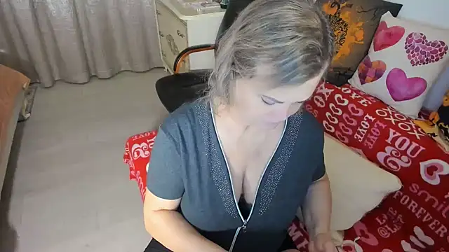 MildMature online show from November 2025 06:12:01 PM