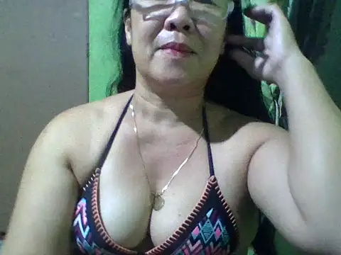Snapshot of mommasexy29 chatting on February 2026 02:31:01 PM mommasexy29 online show from February 2026 02:31:01 PM