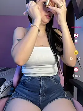 Snapshot of lucy_grey25 chatting on July 2026 05:37:02 PM lucy grey25 online show from July 2026 05:37:02 PM