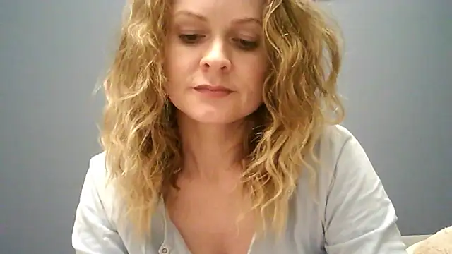 Snapshot of Ginger-bb chatting on November 2025 03:25:02 PM Ginger-bb online show from November 2025 03:25:02 PM