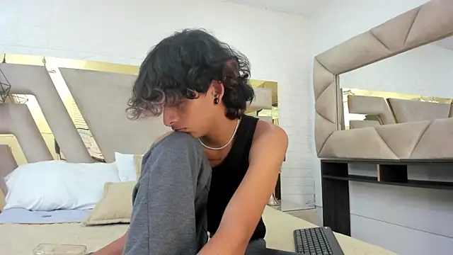 Ibratxandy online show from September 2025 08:53:01 PM