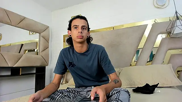 Ibratxandy online show from October 2025 09:03:01 PM