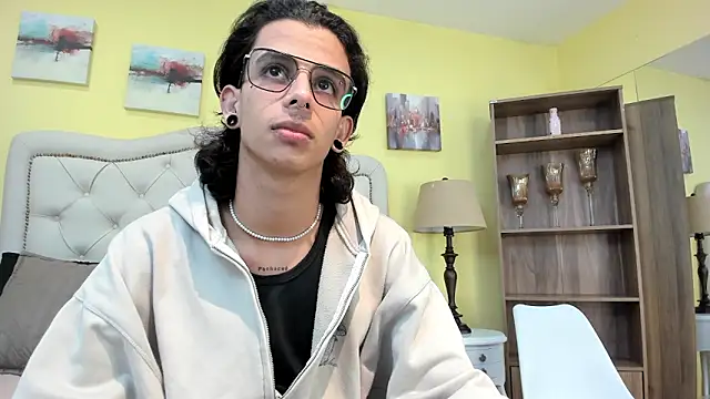 Ibratxandy online show from December 2025 12:45:01 PM