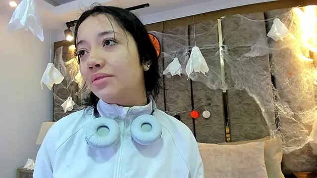 BarbieMonet online show from November 2025 12:51:01 PM