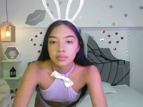 pocahontamoon online show from October 2025 01:23:02 PM