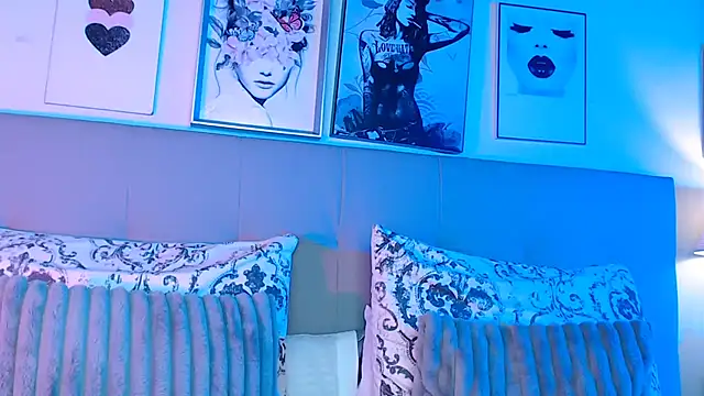 pocahontamoon online show from April 2026 07:58:02 PM