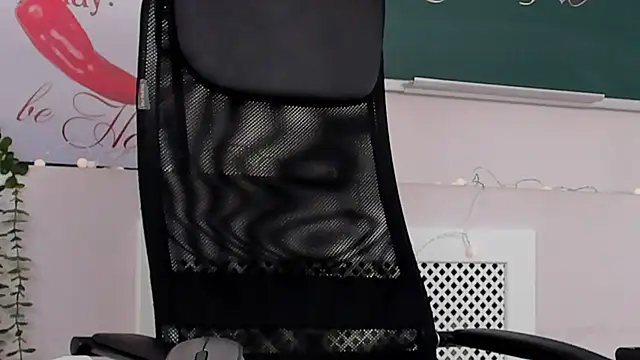 NoraHaynes online show from April 2026 08:18:02 AM