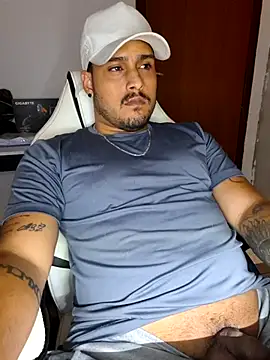 Mineirinhoot online show from December 2025 03:45:02 AM