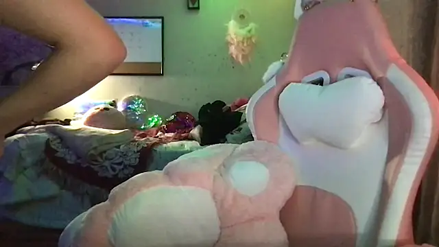 Snapshot of nekowaifuuu chatting on November 2025 06:13:01 AM nekowaifuuu online show from November 2025 06:13:01 AM