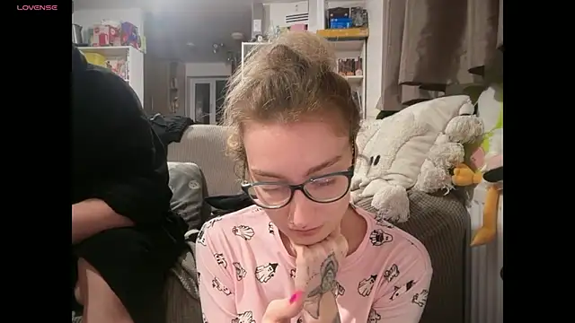 harleyblair online show from April 2026 10:01:02 PM