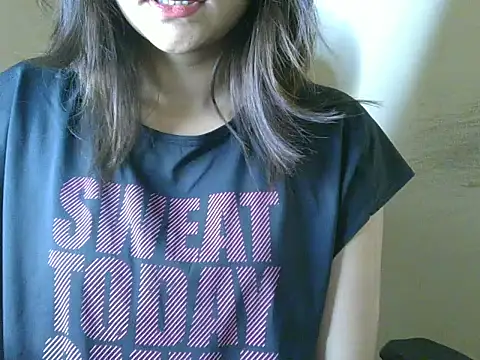 Snapshot of Honey-darlin chatting on September 2025 10:47:01 PM Honey-darlin online show from September 2025 10:47:01 PM